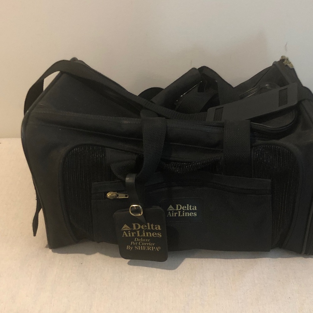 Delta Airlines Deluxe Pet Carrier w Unused Tag About 11”x11”x18”